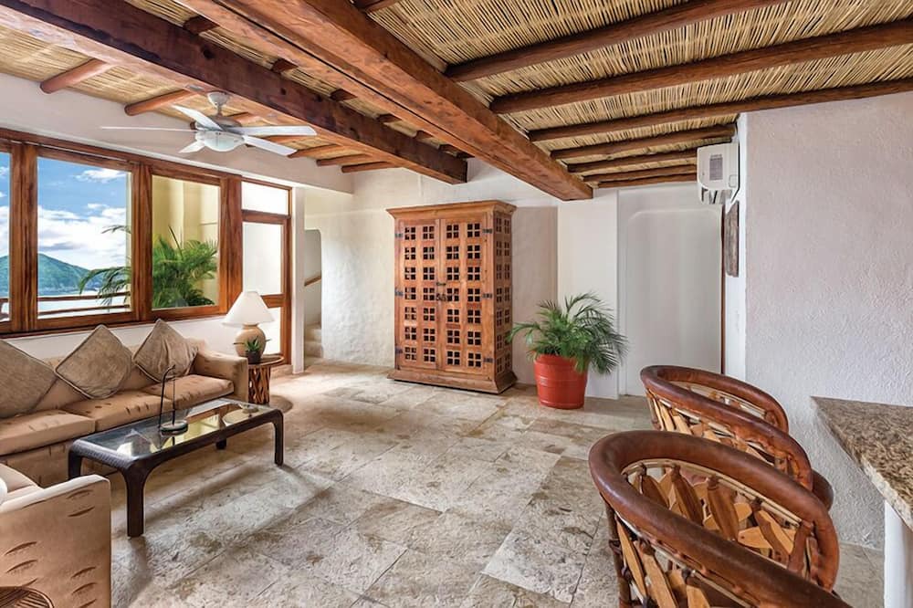 Photo of Others in Almacen