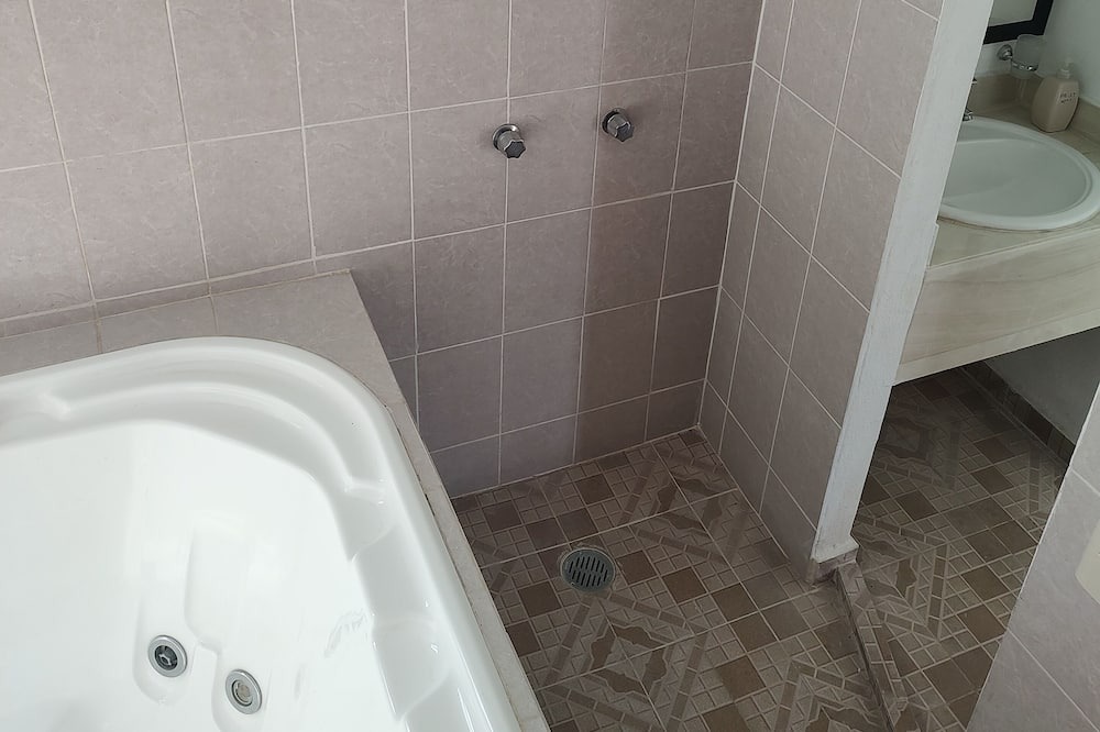 Photo of Bathroom in Bonifacio Garcia