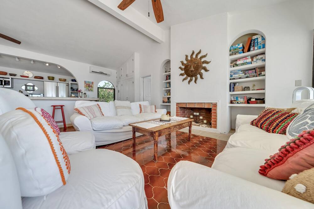 Photo of Livingroom in Pescadero