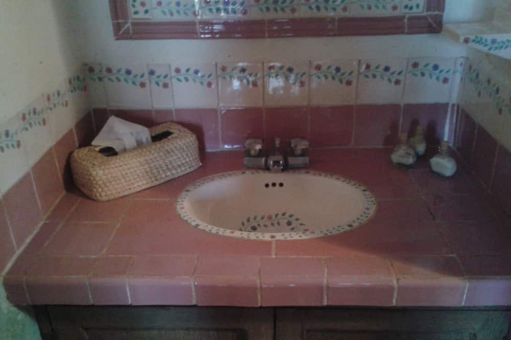 Photo of Bathroom in Villa Victoria