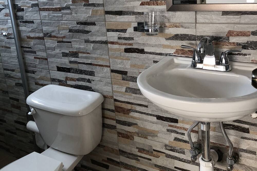 Photo of Bathroom in Alvarado