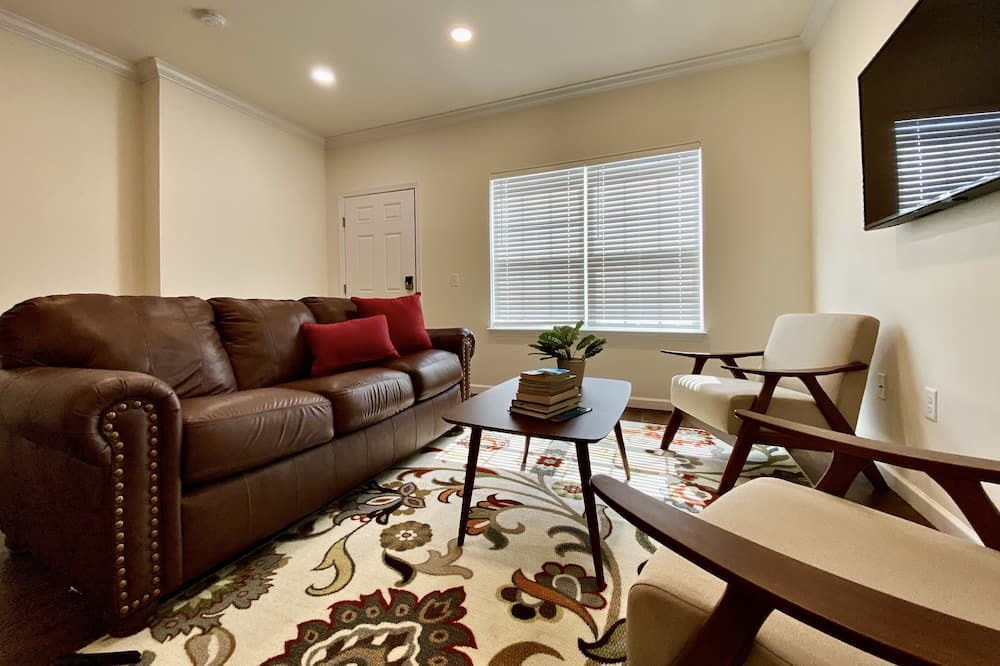 Photo of Livingroom in East York