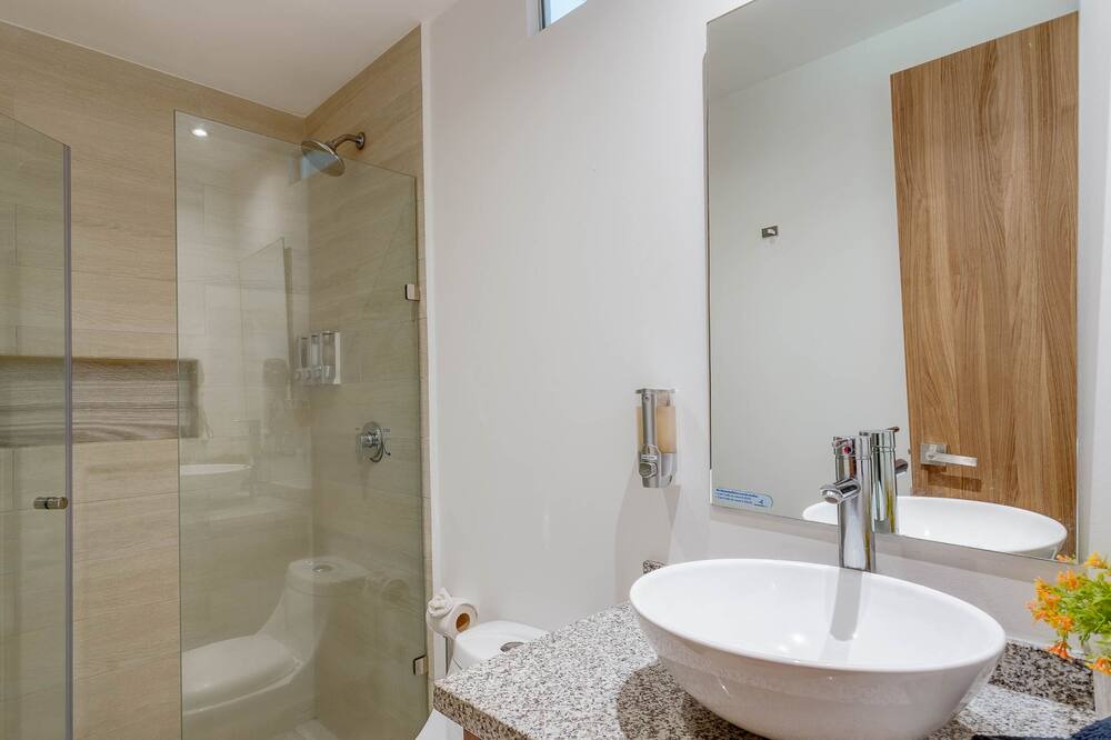 Photo of Bathroom in Anahuac