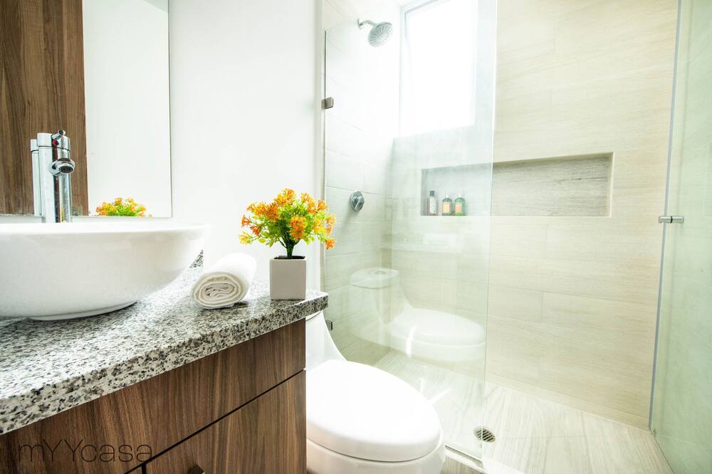 Photo of Bathroom in Anahuac