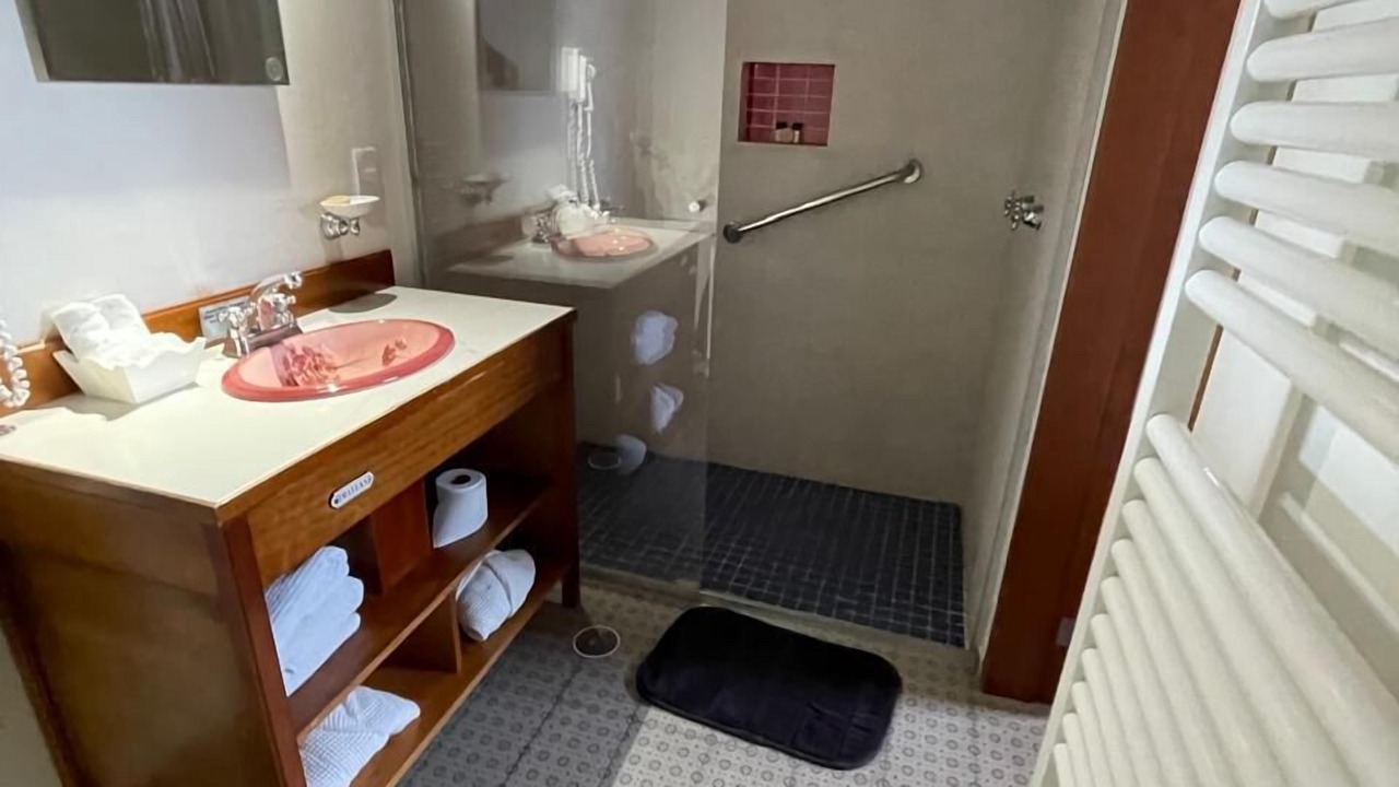 Photo of Bathroom in De La Merced