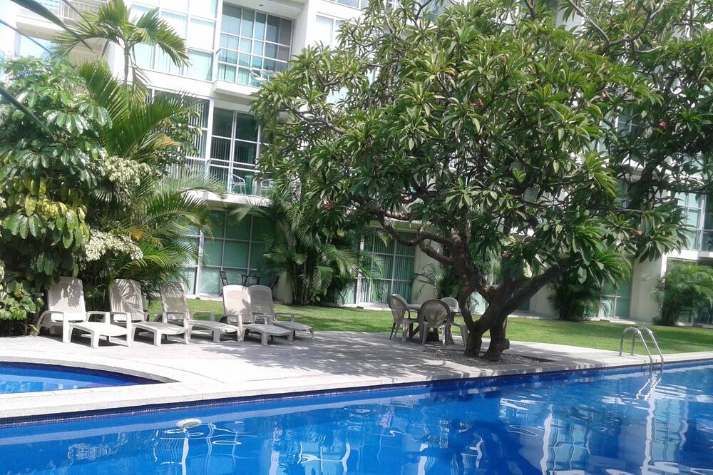 Photo of Outdoor in Jacarandas