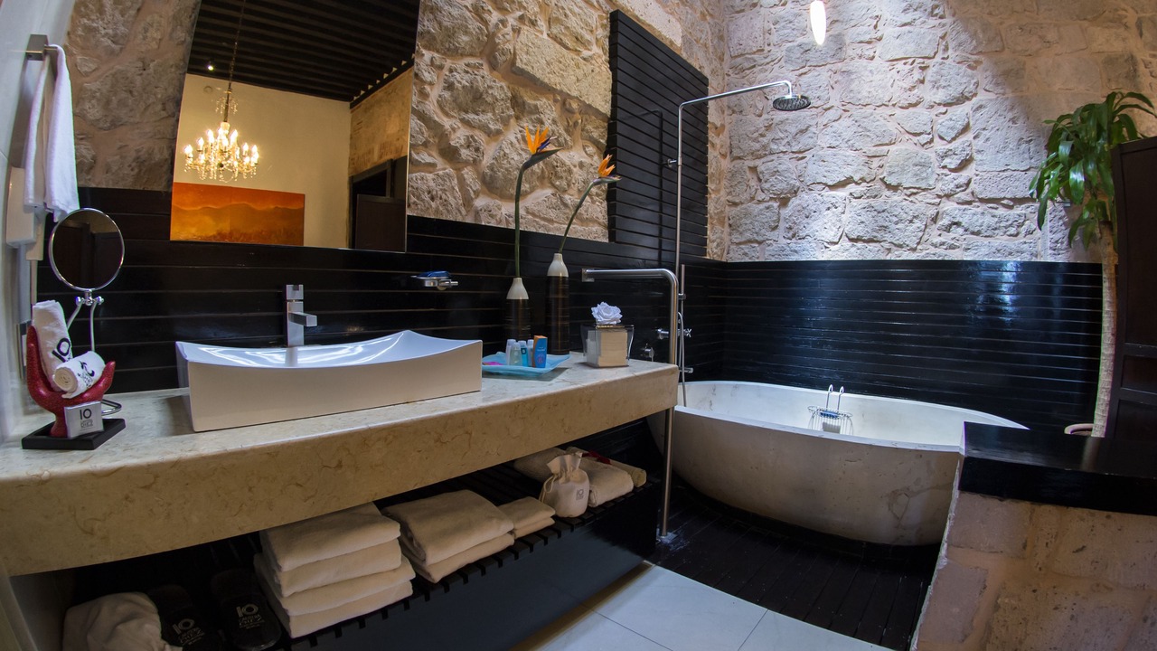 Photo of Bathroom in Historic Centre