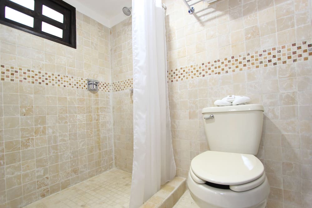 Photo of Bathroom in De La Merced