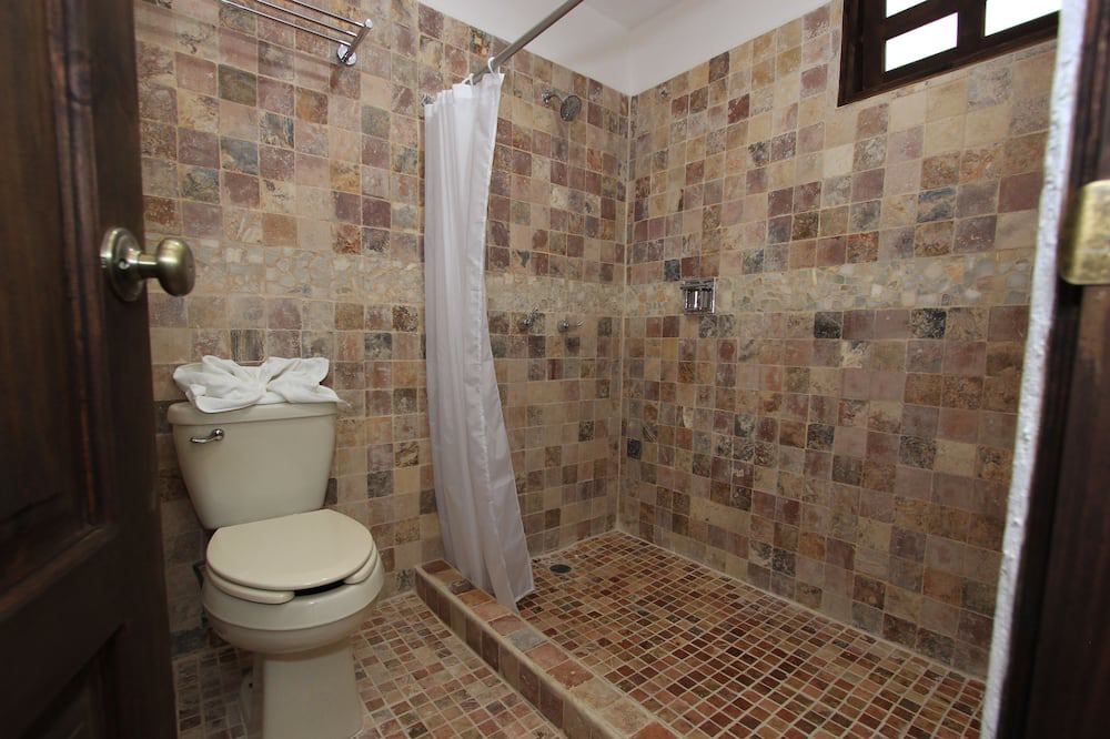 Photo of Bathroom in De La Merced