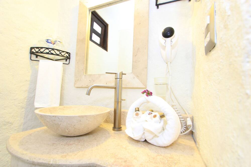 Photo of Bathroom in De La Merced
