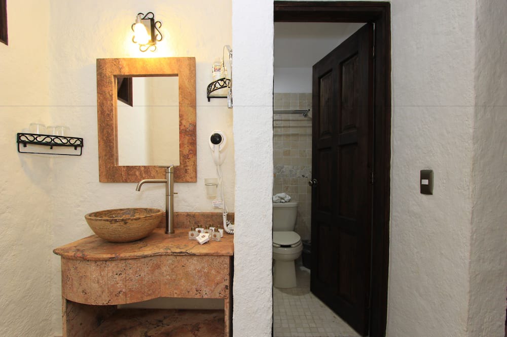 Photo of Bathroom in De La Merced