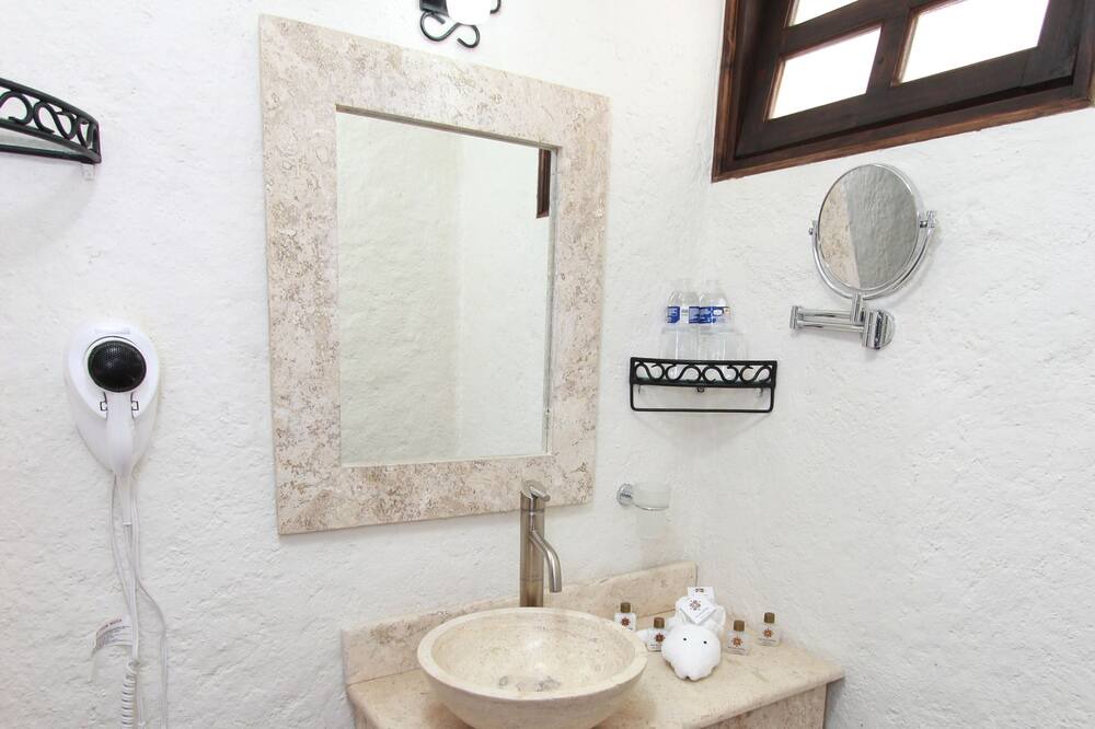 Photo of Bathroom in De La Merced