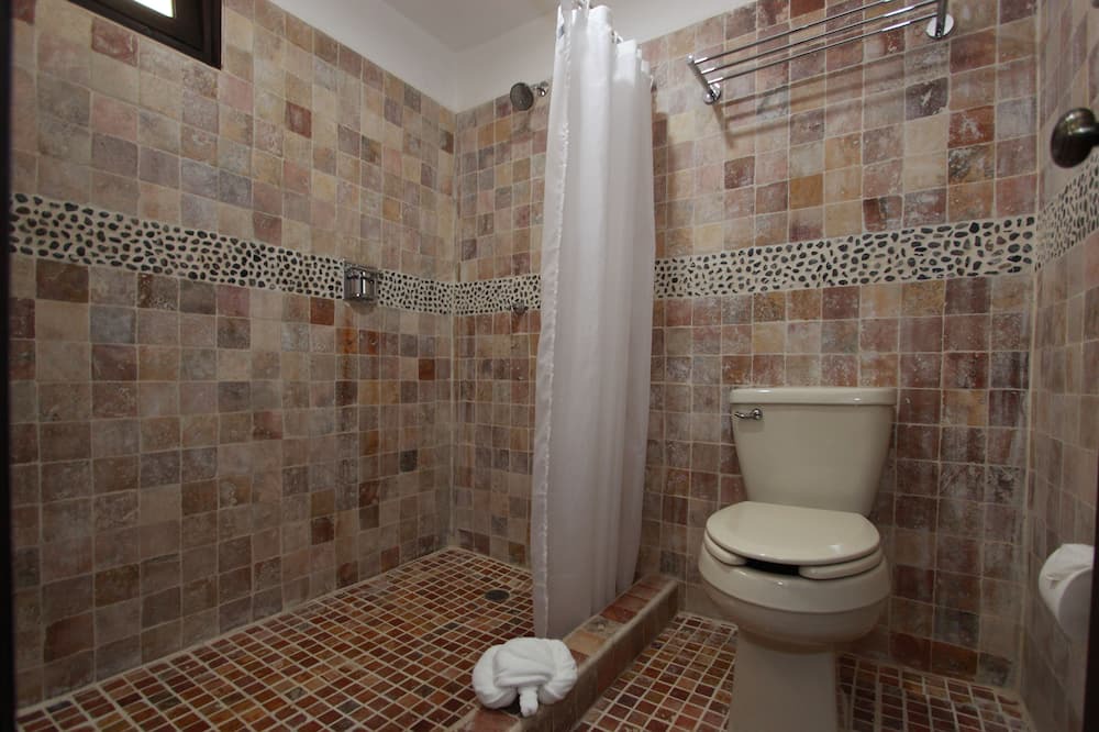Photo of Bathroom in De La Merced