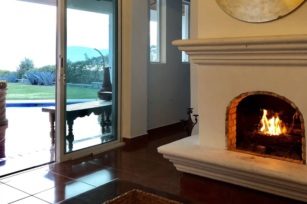 Photo of Livingroom in Raquet Club