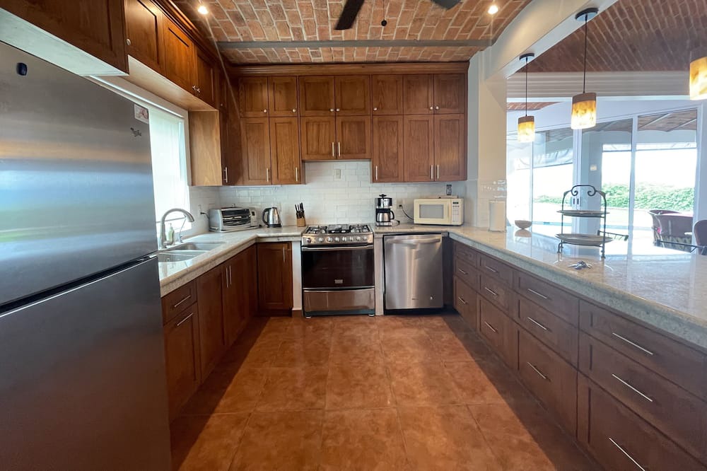 Photo of Kitchen in Raquet Club