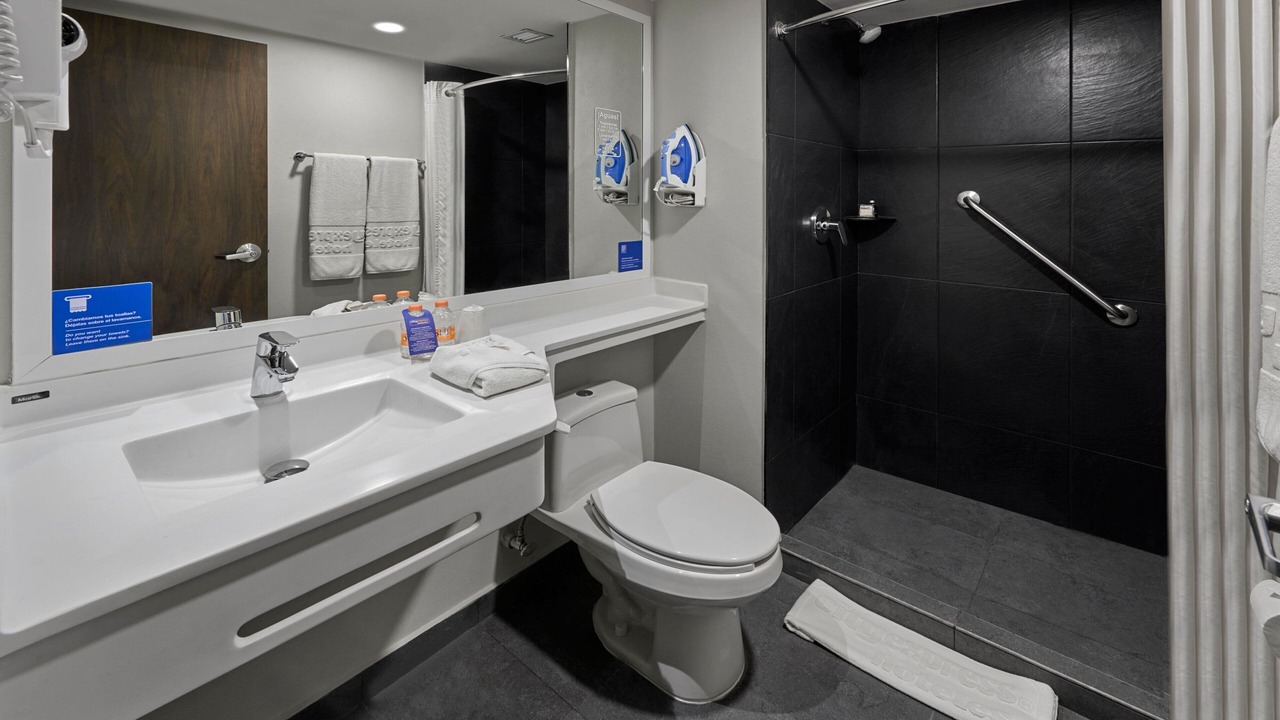 Photo of Others in Carlos Pacheco 4