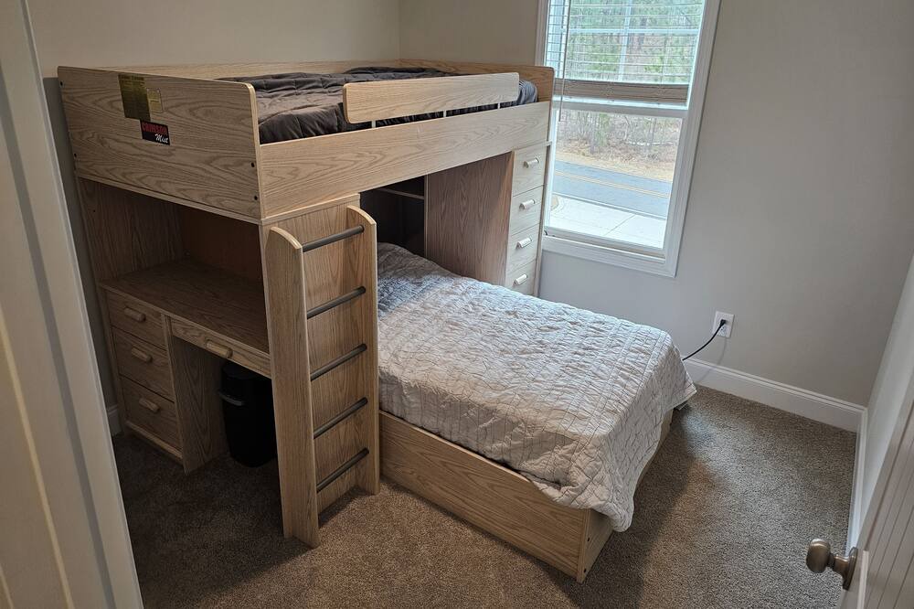Photo of Bedroom in Seven Lakes