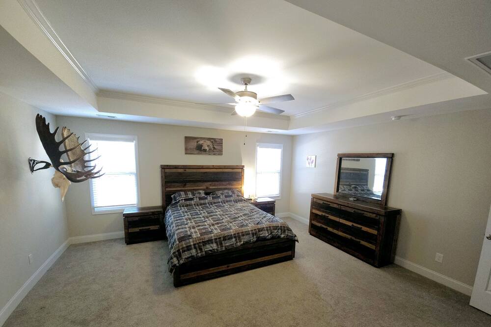 Photo of Bedroom in Seven Lakes