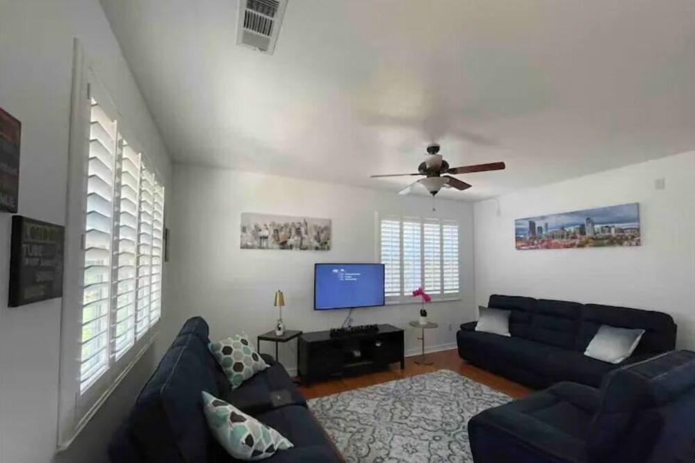 Photo of Livingroom in Red Bluff