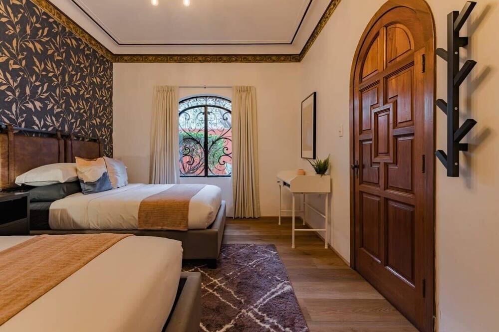 Photo of Bedroom in Anahuac
