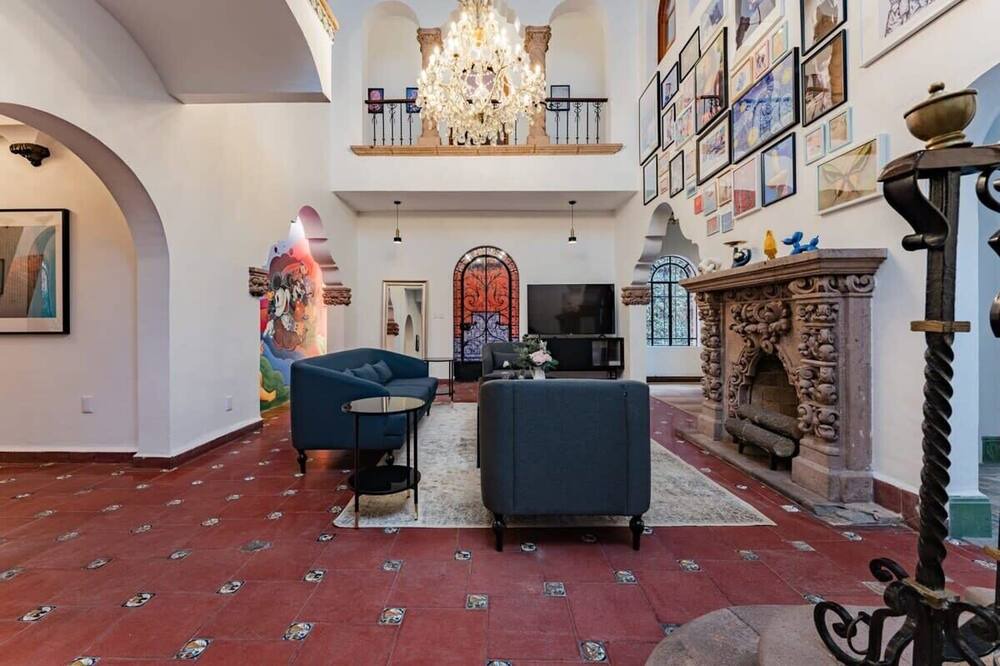 Photo of Livingroom in Anahuac