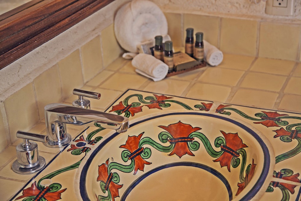 Photo of Bathroom in R