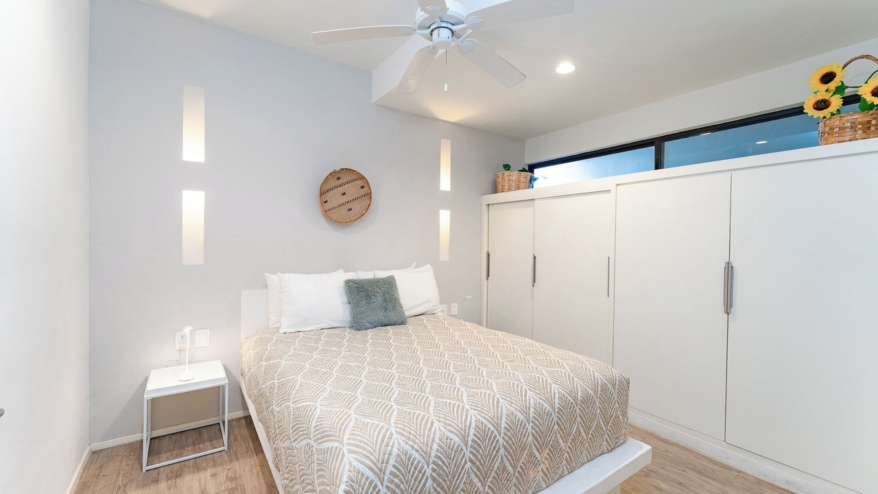Photo of Bedroom in R