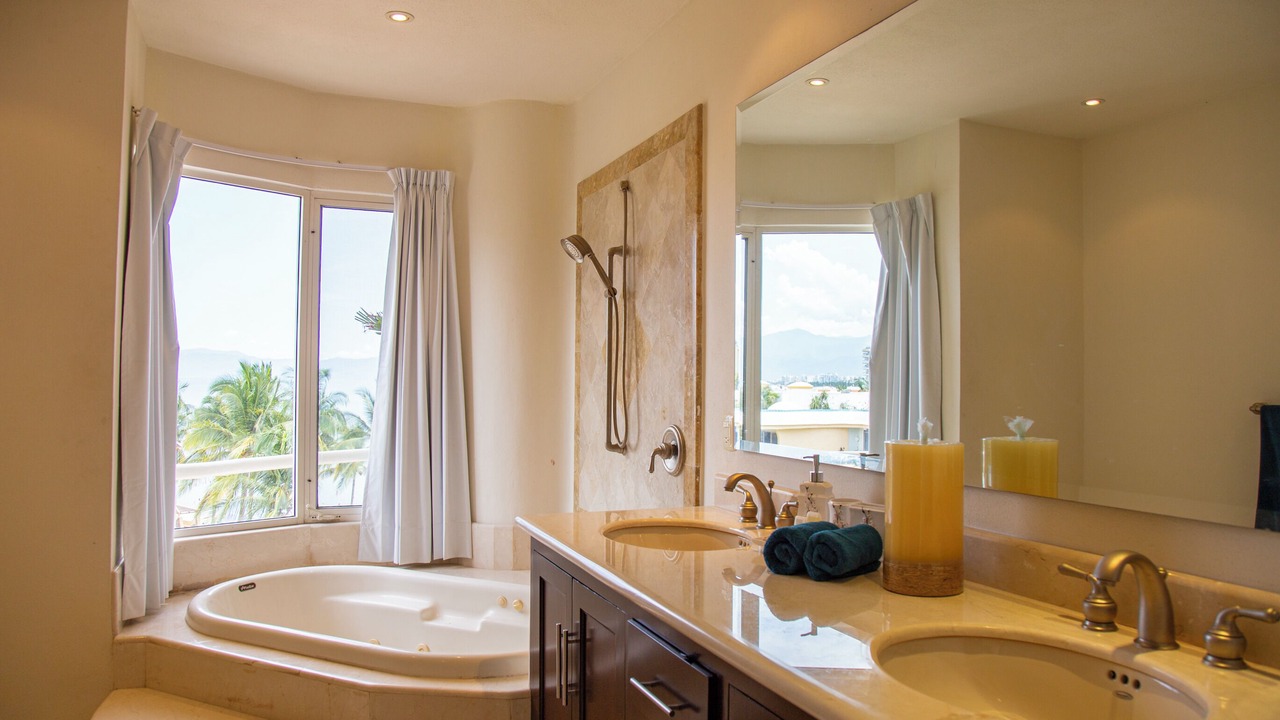 Photo of Bathroom in Flamingos