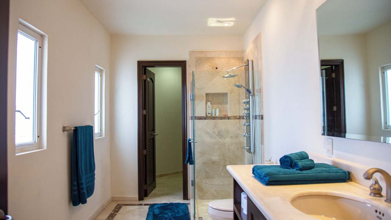 Photo of Bathroom in Flamingos