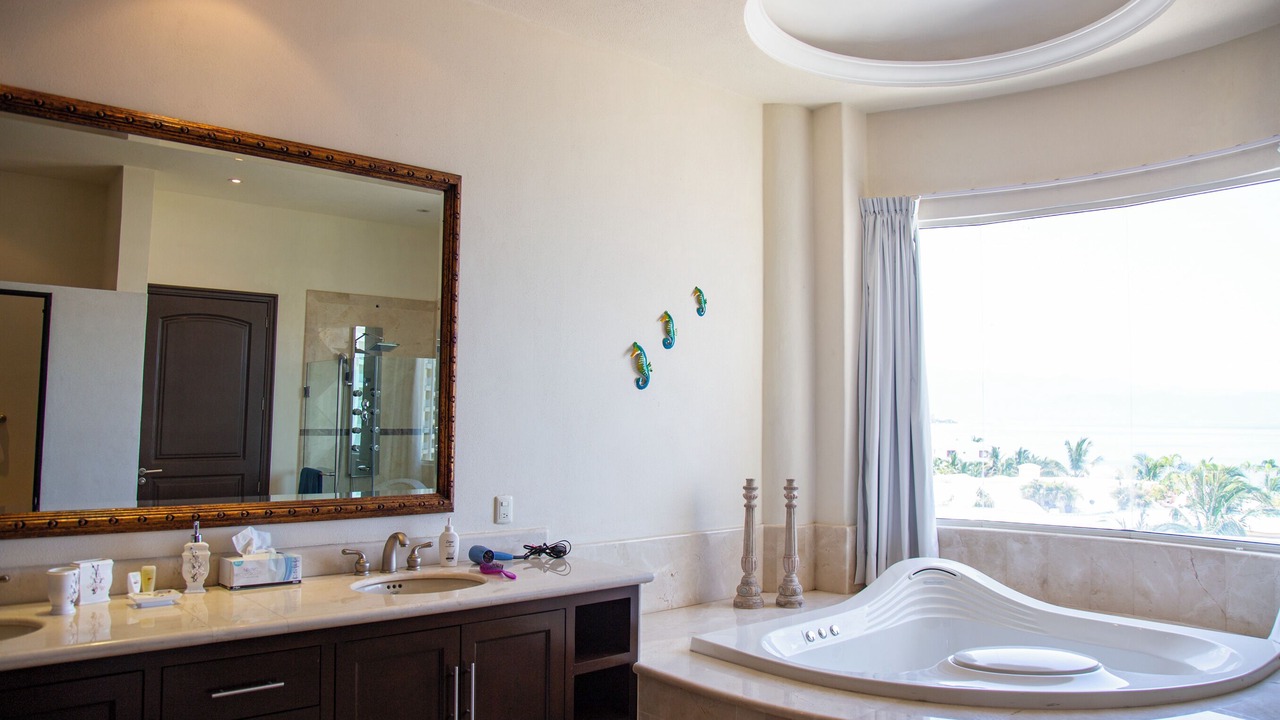 Photo of Bathroom in Flamingos