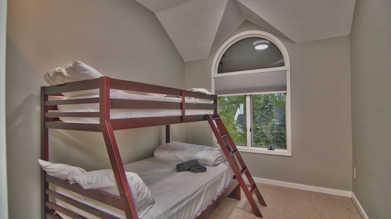Photo of Bedroom in Lake Harmony Estates