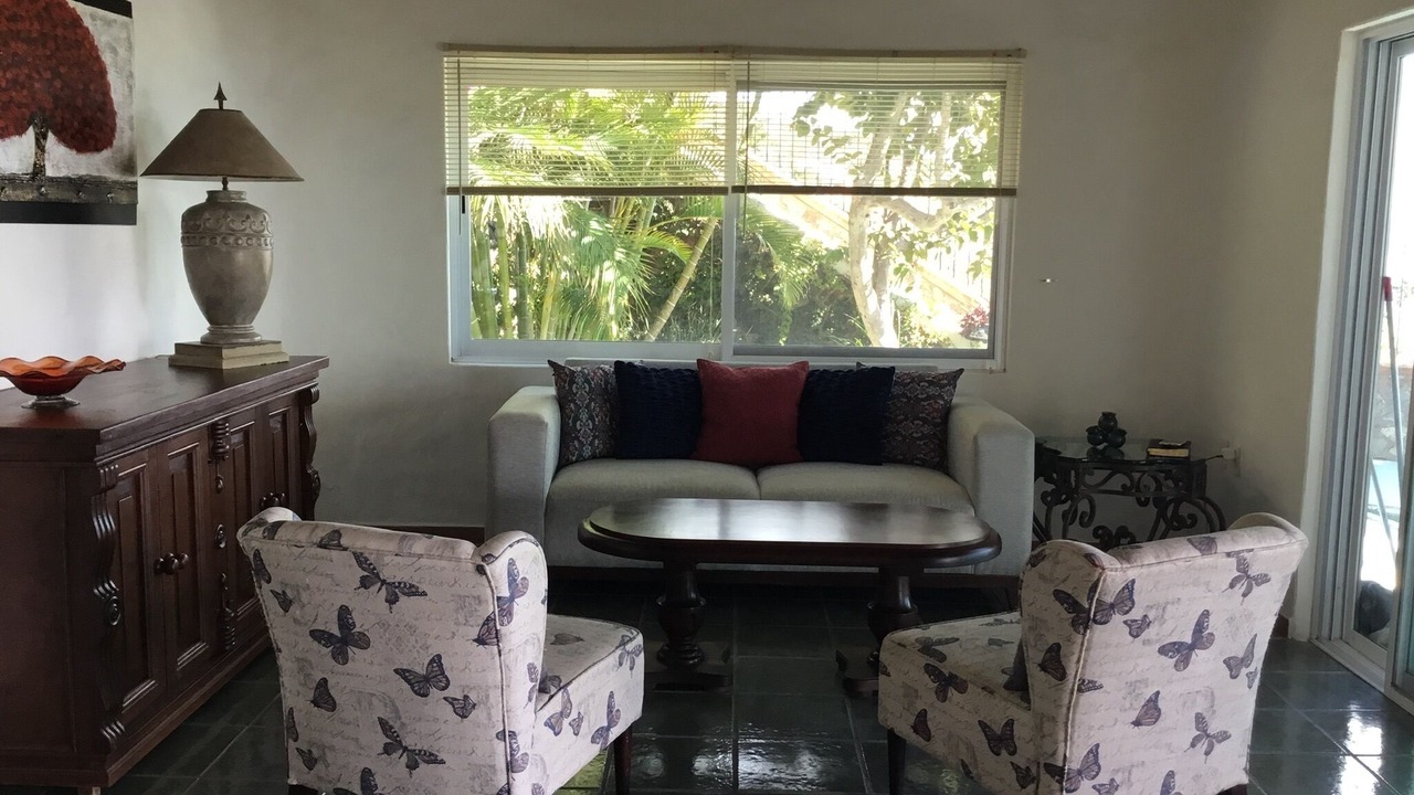 Photo of Livingroom in Raquet Club