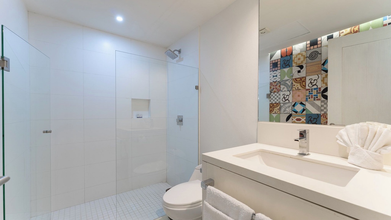 Photo of Bathroom in R