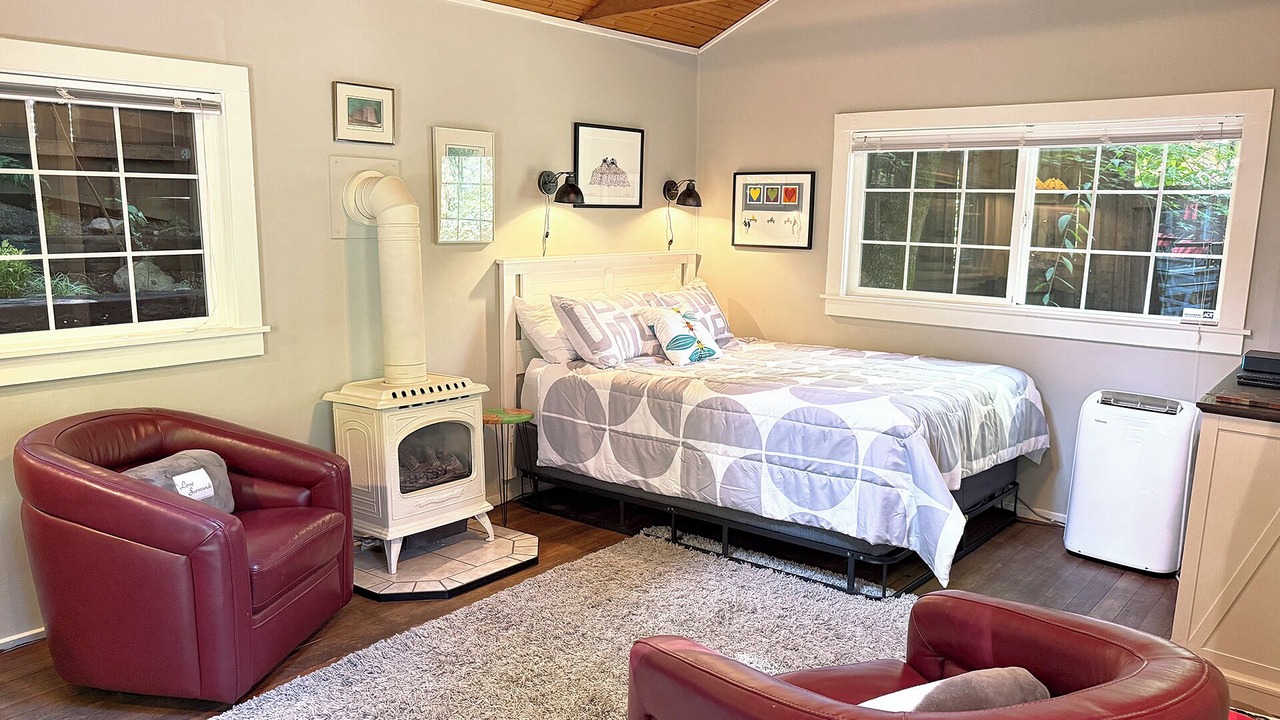 Photo of Bedroom in Guerneville