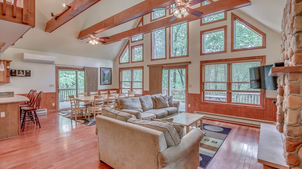 Photo of Livingroom in Lake Harmony Estates