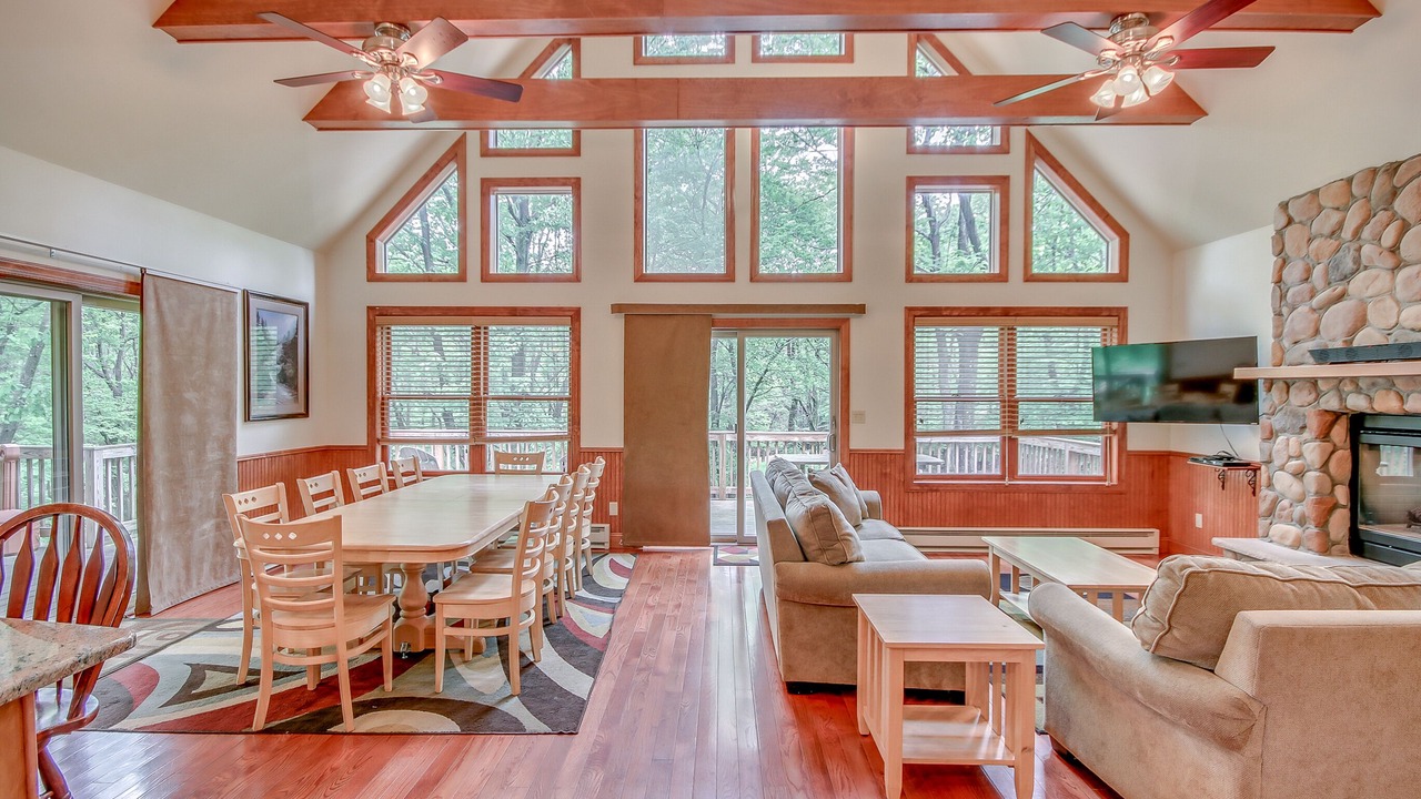 Photo of Livingroom in Lake Harmony Estates
