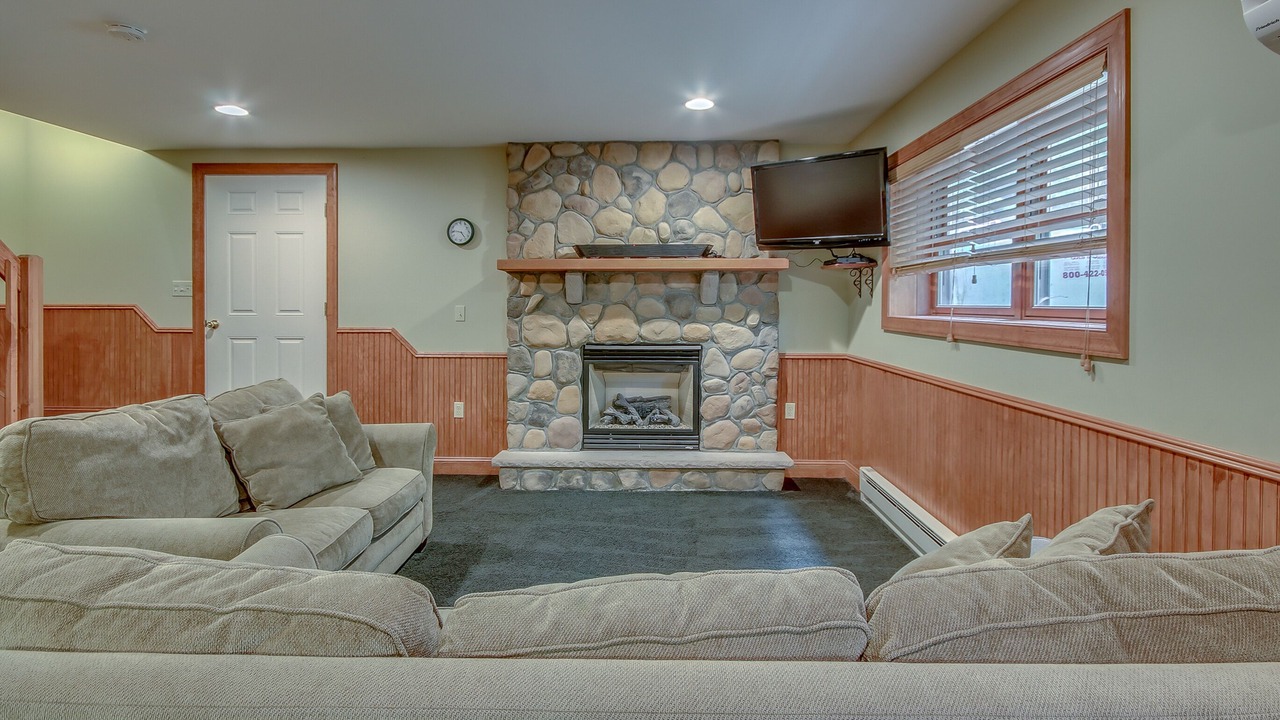 Photo of Livingroom in Lake Harmony Estates