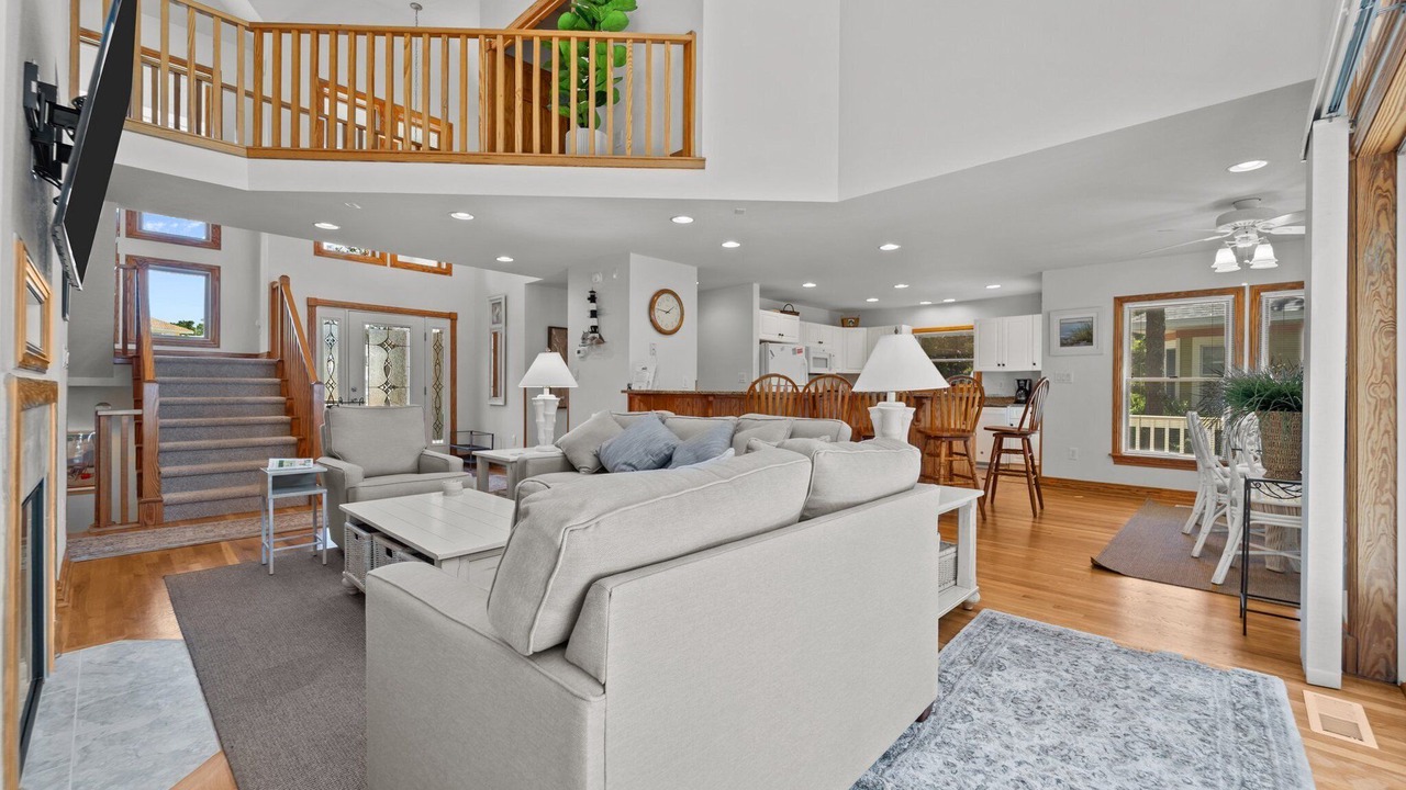 Photo of Livingroom in Monteray Shores