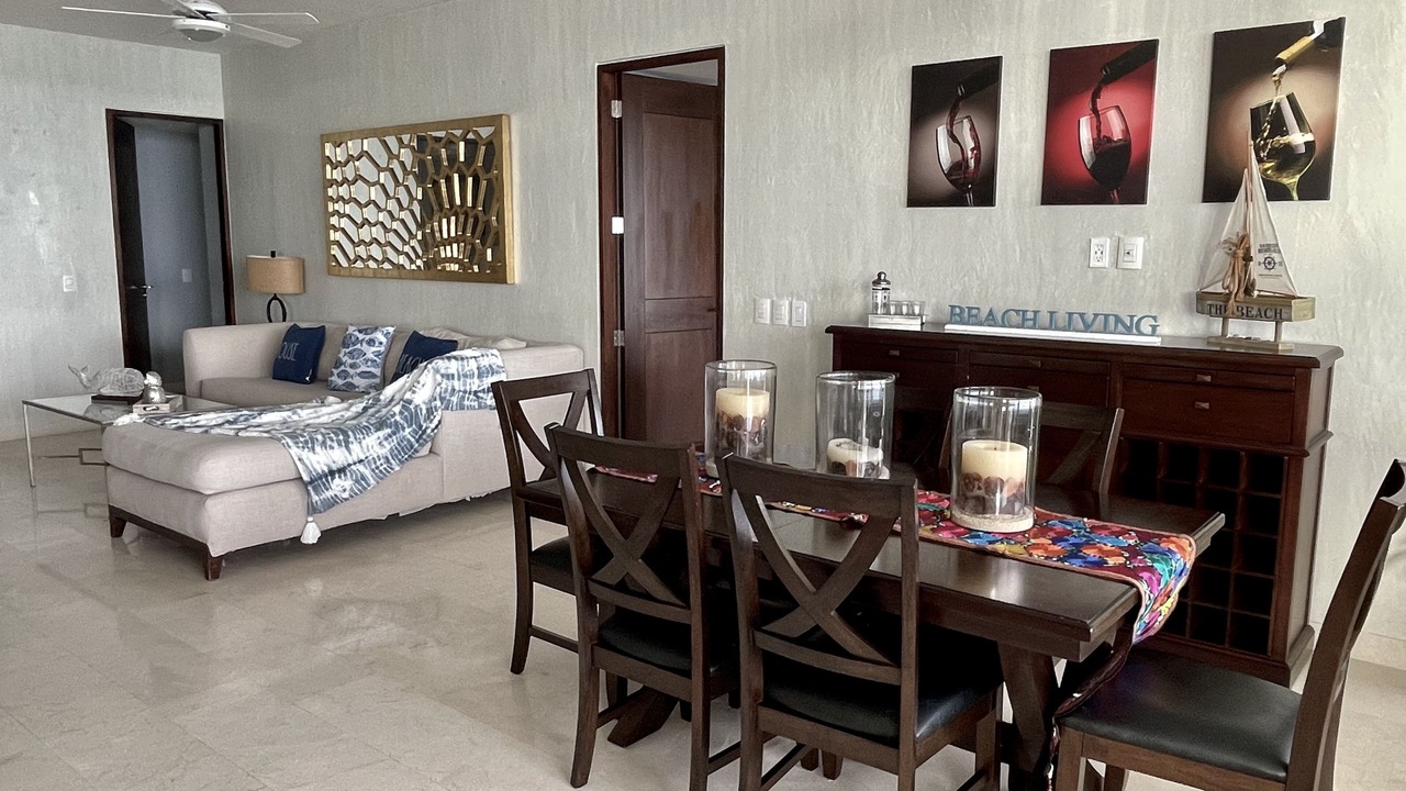 Photo of Livingroom in South Shore Hotel Area
