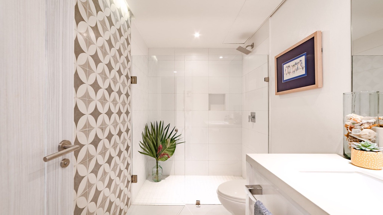 Photo of Bathroom in R