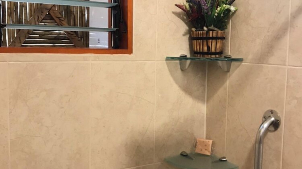 Photo of Bathroom in Luis Jimenez Figueroa