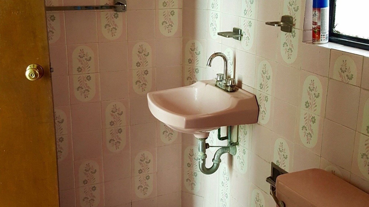 Photo of Bathroom in Luis Jimenez Figueroa