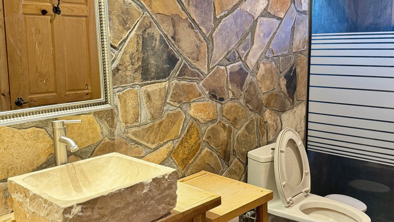 Photo of Bathroom in San Antonio de Las Alazanas