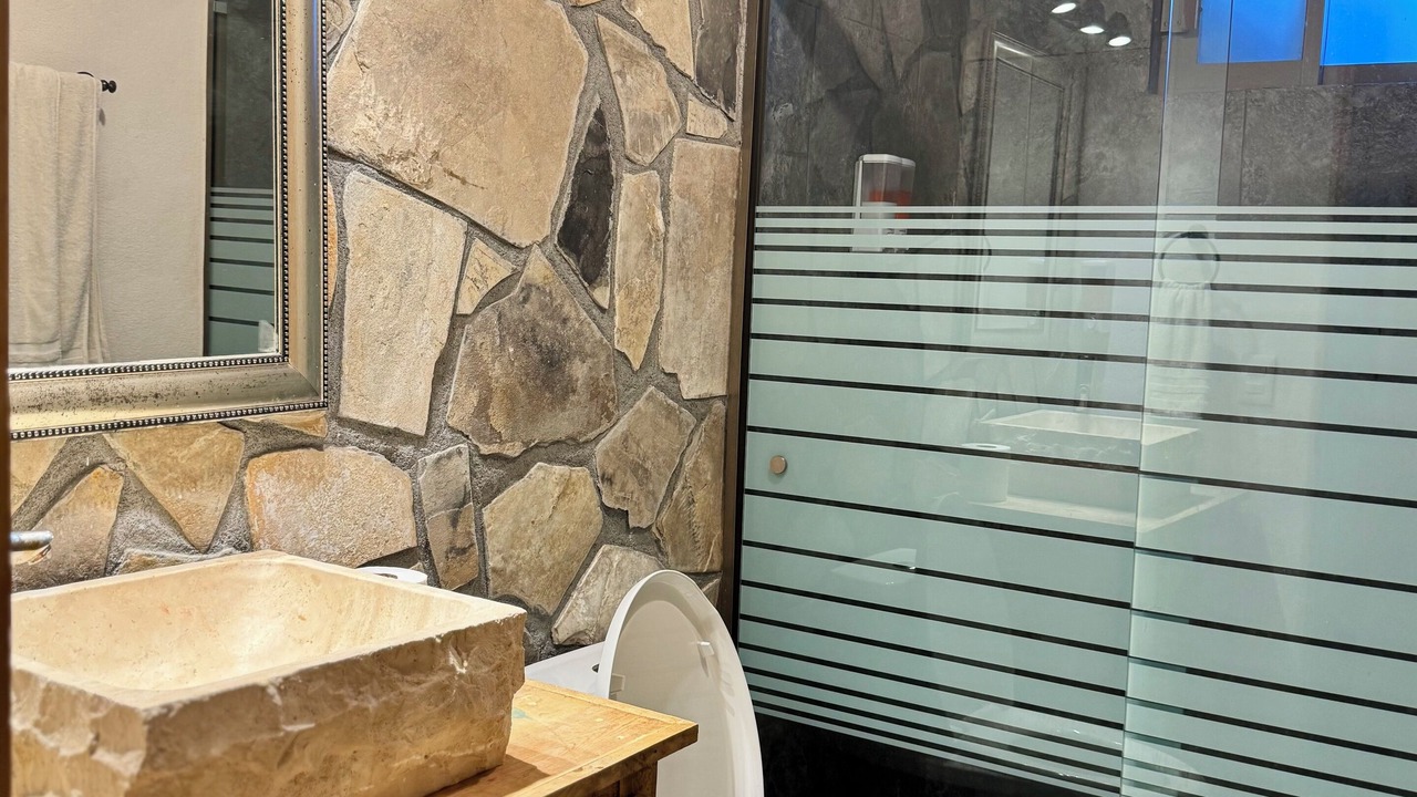 Photo of Bathroom in San Antonio de Las Alazanas