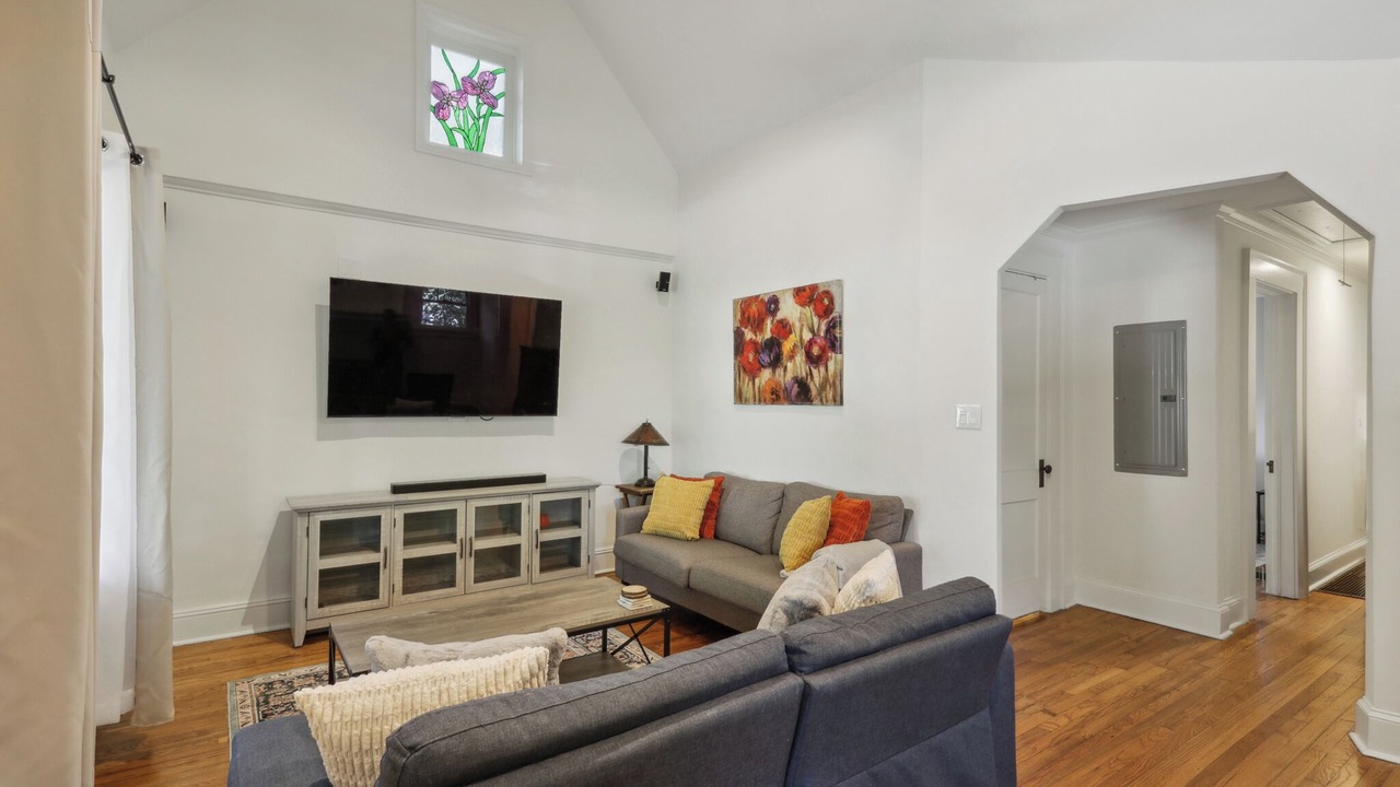 Photo of Livingroom in Glenwood Park
