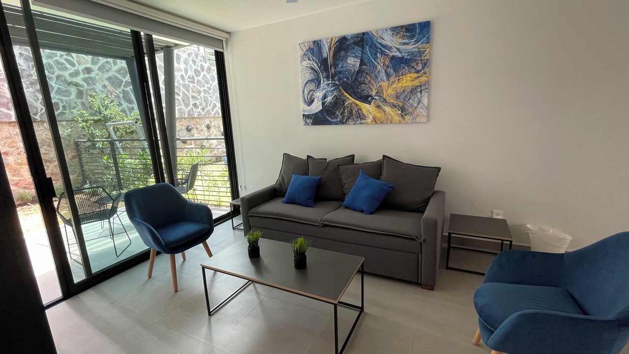 Photo of Livingroom in Raquet Club