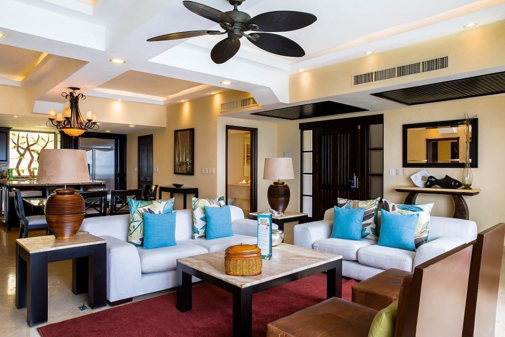 Photo of Livingroom in South Shore Hotel Area