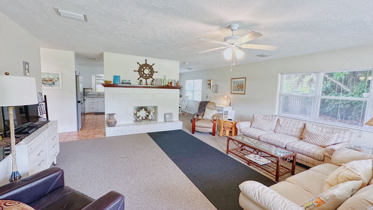 Photo of Livingroom in Edgewater