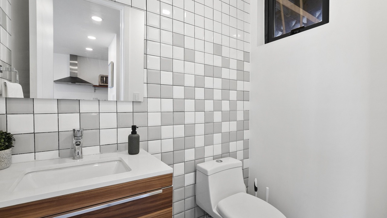 Photo of Bathroom in Avenida Revolucion