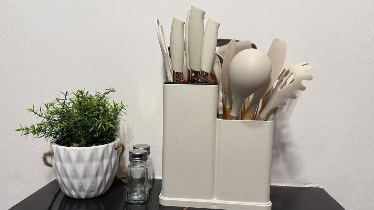 Photo of Others in Anton Lizardo